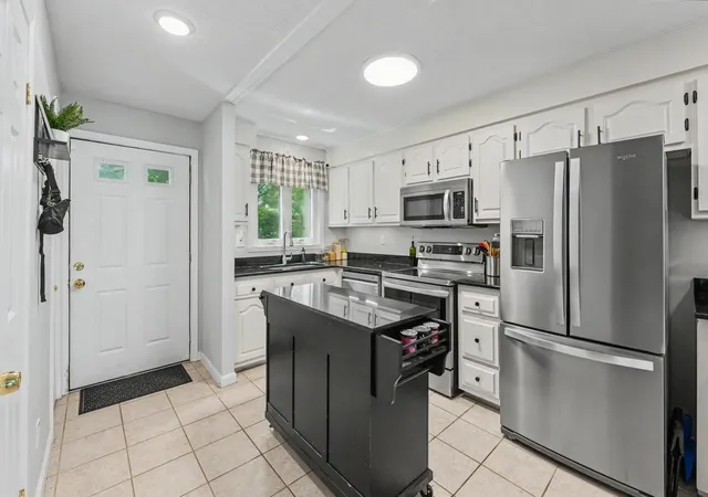 Photo 2 of Townhouse for sale at 4 Granite Cir, Merrimack, NH 03054 | MLS# 5096090 | Listing updated on 2026-06-30