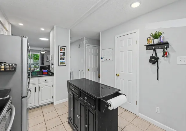 Photo 3 of Townhouse for sale at 4 Granite Cir, Merrimack, NH 03054 | MLS# 5096090 | Listing updated on 2026-06-30