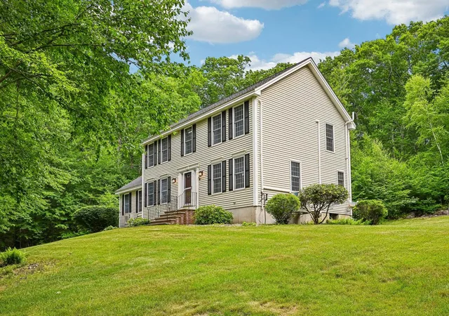 Photo 1 of Single family home for sale at 8 Hazelwood Dr, Salem, NH 03079 | MLS# 5096115 | Listing updated on 2026-07-07