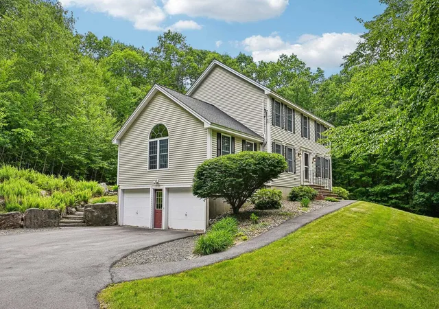 Photo 2 of Single family home for sale at 8 Hazelwood Dr, Salem, NH 03079 | MLS# 5096115 | Listing updated on 2026-07-07