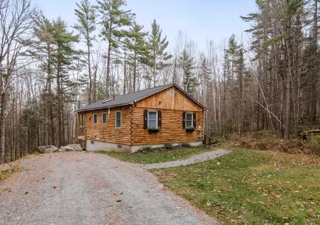 Homes for sale in Haverhill, NH | 221 Deerfield Dr, Haverhill, NH 03785 | MLS# 5096136