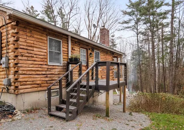 Homes for sale in Haverhill, NH | 221 Deerfield Dr, Haverhill, NH 03785 | MLS# 5096136