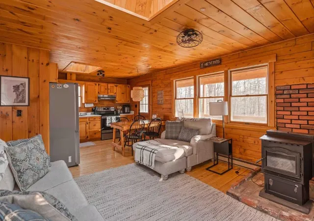 Homes for sale in Haverhill, NH | 221 Deerfield Dr, Haverhill, NH 03785 | MLS# 5096136