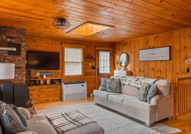 Homes for sale in Haverhill, NH | 221 Deerfield Dr, Haverhill, NH 03785 | MLS# 5096136