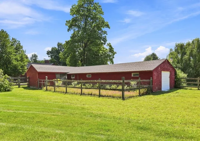 Photo 3 of Single family home for sale at 1 Smith Ln, Amherst, NH 03031 | MLS# 5096141 | Listing updated on 2026-08-27
