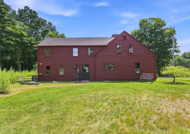 Photo 3 of Single family home for sale at 1 Smith Ln, Amherst, NH 03031 | MLS# 5096141 | Listing updated on 2026-08-27
