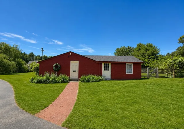 Photo 4 of Single family home for sale at 1 Smith Ln, Amherst, NH 03031 | MLS# 5096141 | Listing updated on 2026-08-27