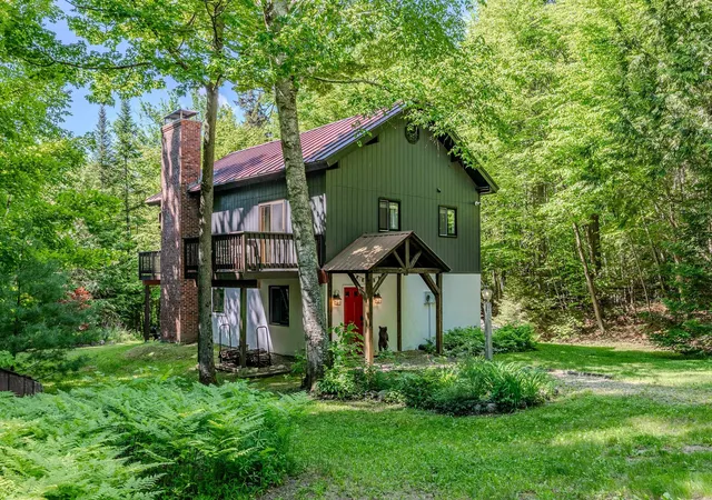 Homes for sale in Londonderry, VT | 202 Twin Brook Cir, Londonderry, VT 05148 | MLS# 5096153