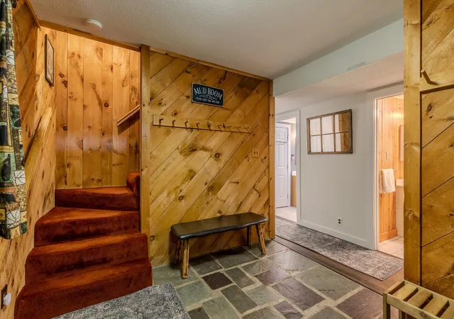 Homes for sale in Londonderry, VT | 202 Twin Brook Cir, Londonderry, VT 05148 | MLS# 5096153