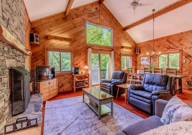 Homes for sale in Londonderry, VT | 202 Twin Brook Cir, Londonderry, VT 05148 | MLS# 5096153
