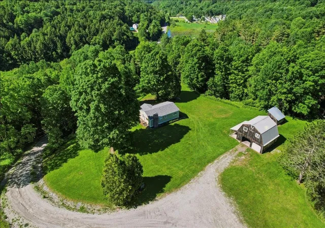 2nd image of 139 Cozzens Rd, Huntington, VT 05462 | MLS# 5096157