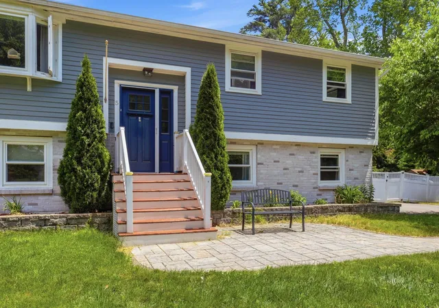 2nd image of 5 Berkley St, Merrimack, NH 03054 | MLS# 5096186