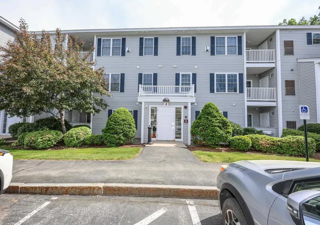 Homes for sale in Londonderry, NH | 4 Crestview Cir #119, Londonderry, NH 03053 | MLS# 5096221