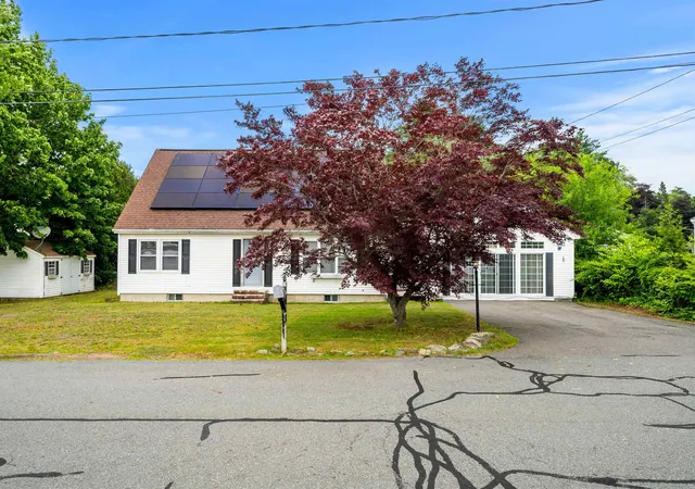 3rd image of 4 Alma Ave, Salem, NH 03079 | MLS# 5096243