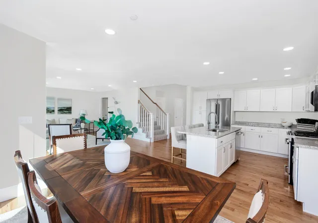 Photo 4 of Single family home for sale at 1 Barrington Wy, Amherst, NH 03031 | MLS# 5096247 | Listing updated on 2026-07-30