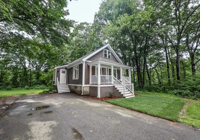 Homes for sale in Raymond, NH | 24 Mountain Rd, Raymond, NH 03077 | MLS# 5096277
