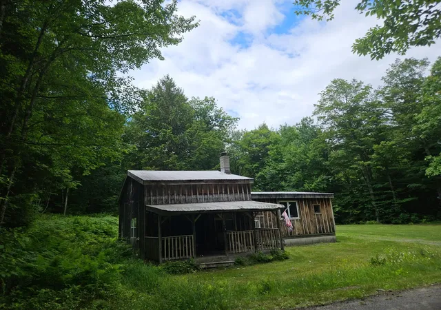 Homes for sale in East Dover, VT | 279 North St, East Dover, VT 05341 | MLS# 5096278