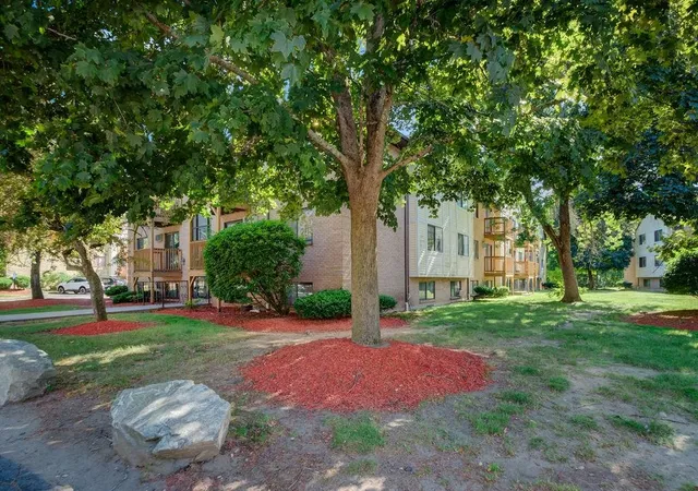 3rd image of 5 Lancelot Ct #2, Salem, NH 03079 | MLS# 5096290