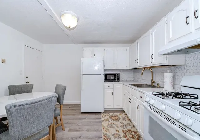 4th image of 5 Lancelot Ct #2, Salem, NH 03079 | MLS# 5096290