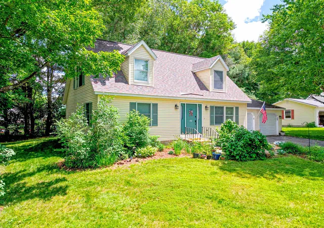 Photo 3 of Single family home for sale at 152 Cross St, White River Junction, VT 05001 | MLS# 5096295 | Listing updated on 2026-07-01