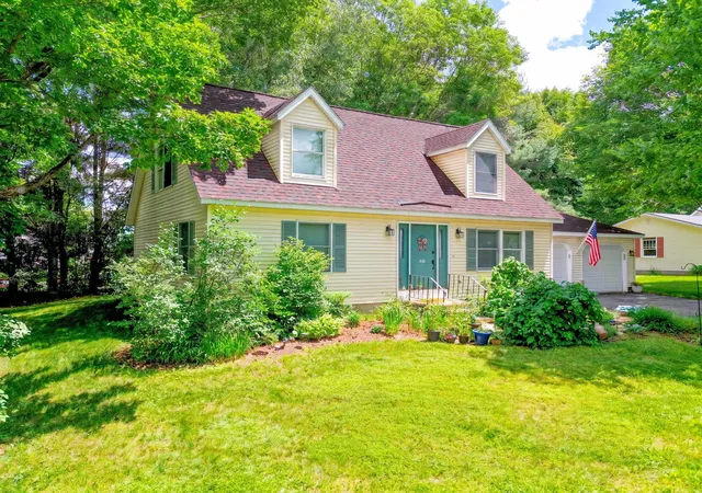 Photo 3 of Single family home for sale at 152 Cross St, White River Junction, VT 05001 | MLS# 5096295 | Listing updated on 2026-07-01