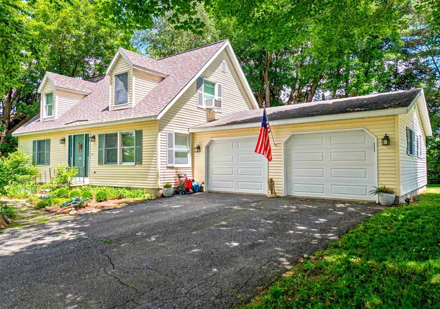 Photo 4 of Single family home for sale at 152 Cross St, White River Junction, VT 05001 | MLS# 5096295 | Listing updated on 2026-07-01