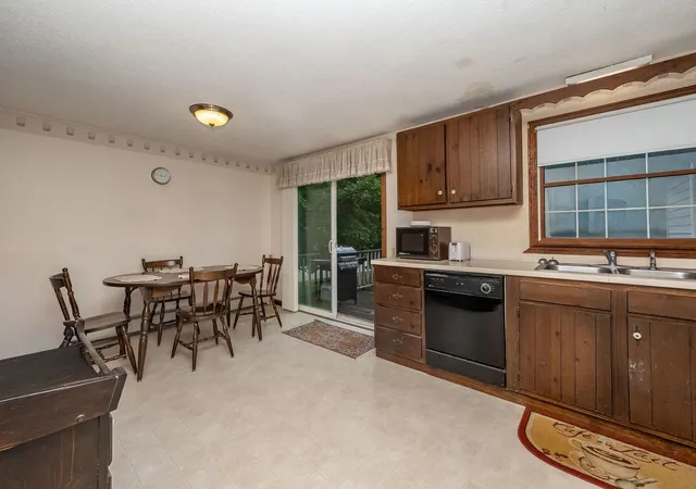 5th image of 89 Oak St, Rochester, NH 03839 | MLS# 5096299