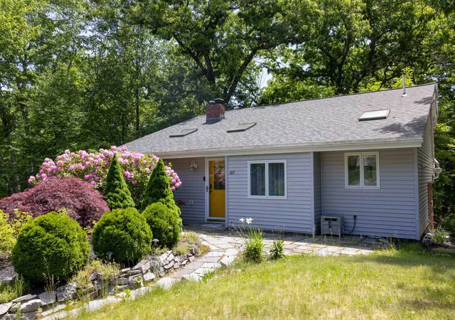 Homes for sale in Hooksett, NH | 107 Hackett Hill Rd, Hooksett, NH 03106 | MLS# 5096342