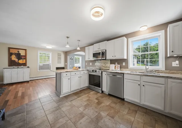 Homes for sale in Pembroke, NH | 14 Brittany Cir, Pembroke, NH 03275 | MLS# 5096353