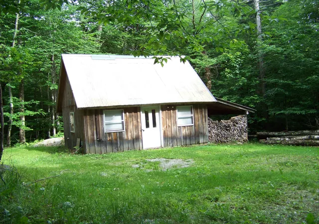 Homes for sale in Rochester, VT | 406 Mt View Loop, Rochester, VT 05767 | MLS# 5096369