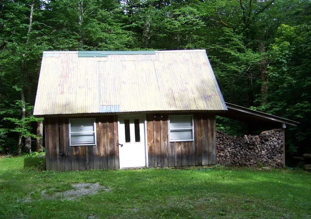 Homes for sale in Rochester, VT | 406 Mt View Loop, Rochester, VT 05767 | MLS# 5096369