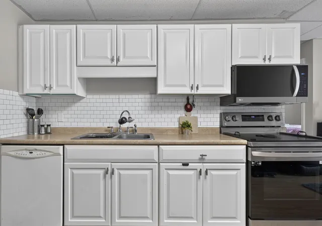 Photo 2 of Condo for sale at 59 Constitution Dr #D, Londonderry, NH 03053 | MLS# 5096374 | Listing updated on 2026-06-29