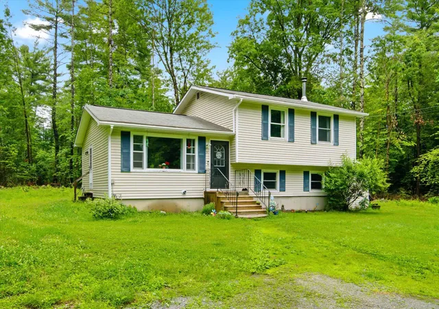 Photo 4 of Sale Pending at 31 Emerald Ln, Hillsborough, NH 03244 | MLS# 5096391 | Listing updated on 2026-07-02