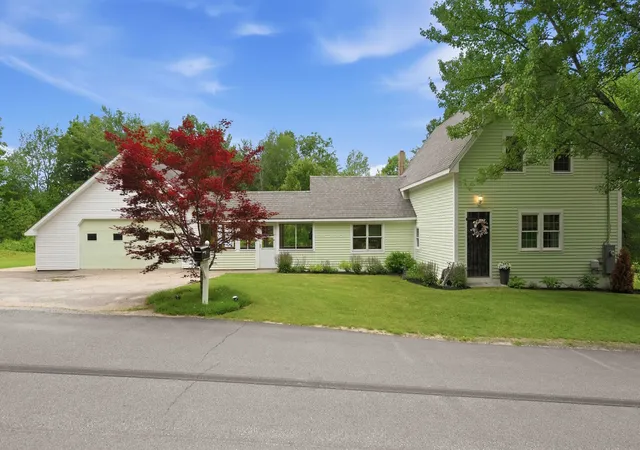 Photo 1 of Single family home for sale at 148 E Holderness Rd, Holderness, NH 03245 | MLS# 5096422 | Listing updated on 2026-07-13