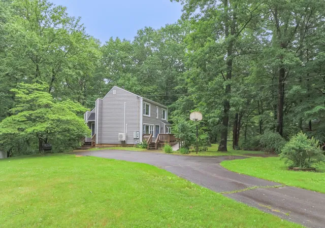 Photo 2 of Single family home for sale at 20 Redfield Cir, Derry, NH 03038 | MLS# 5096433 | Listing updated on 2026-06-29
