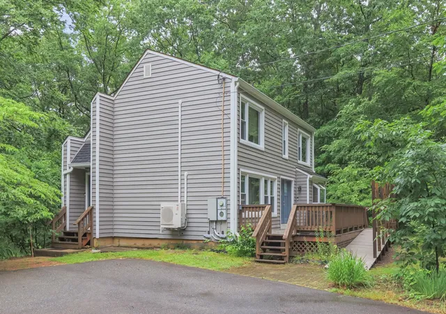 Photo 3 of Single family home for sale at 20 Redfield Cir, Derry, NH 03038 | MLS# 5096433 | Listing updated on 2026-06-29