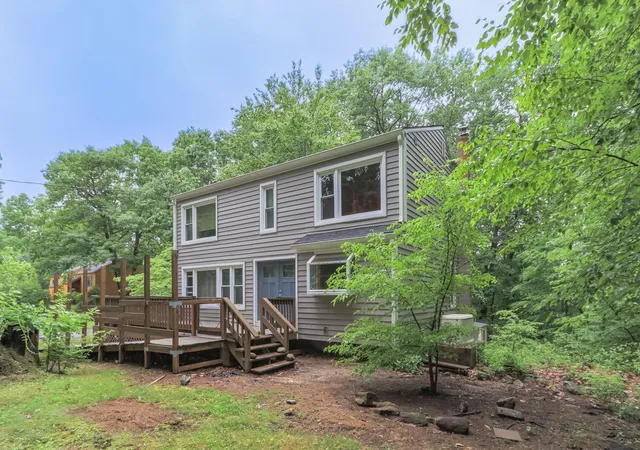 Photo 3 of Single family home for sale at 20 Redfield Cir, Derry, NH 03038 | MLS# 5096433 | Listing updated on 2026-06-29