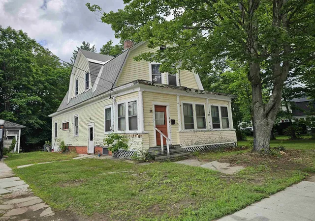 Homes for sale in Claremont, NH | 43 Woodland St, Claremont, NH 03743 | MLS# 5096441