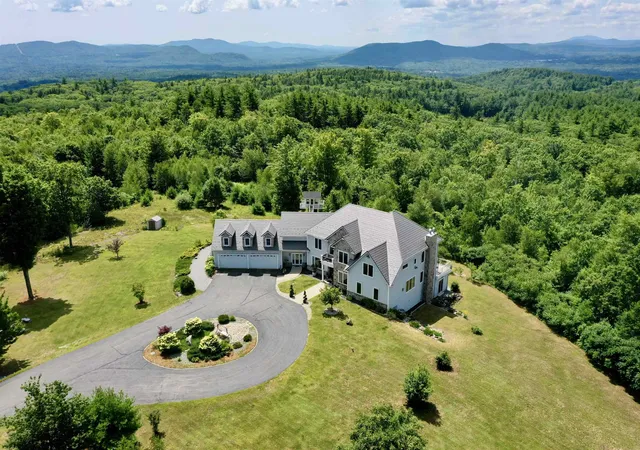 Photo 1 of Mansion for sale at 129 North Rd, Hillsborough, NH 03244 | MLS# 5096444 | Listing updated on 2026-10-08