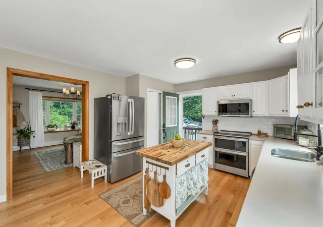 2nd image of 39 Beach Pond Rd, Wolfeboro, NH 03894 | MLS# 5096503