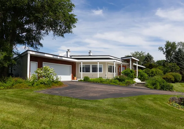 1st image of 323 Buckingham Dr, Colchester, VT 05446 | MLS# 5096511
