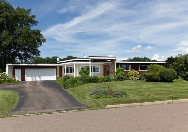 2nd image of 323 Buckingham Dr, Colchester, VT 05446 | MLS# 5096511