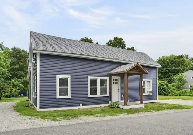 2nd image of 33 Border St, Amherst, NH 03031 | MLS# 5096520