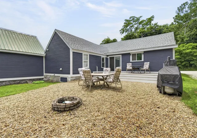 4th image of 33 Border St, Amherst, NH 03031 | MLS# 5096520