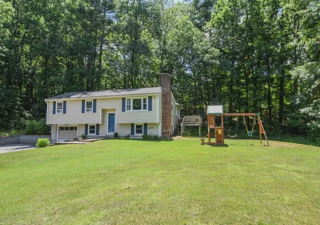 Photo 1 of Sale Pending at 3 Greenleaf St, Merrimack, NH 03054 | MLS# 5096534 | Listing updated on 2026-07-03