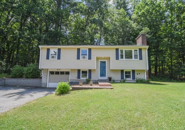 Photo 3 of Sale Pending at 3 Greenleaf St, Merrimack, NH 03054 | MLS# 5096534 | Listing updated on 2026-07-03