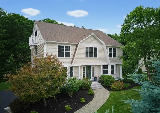 1st image of 33 Chisholm Farm Dr, Stratham, NH 03885 | MLS# 5096563