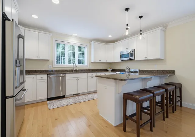 4th image of 33 Chisholm Farm Dr, Stratham, NH 03885 | MLS# 5096563