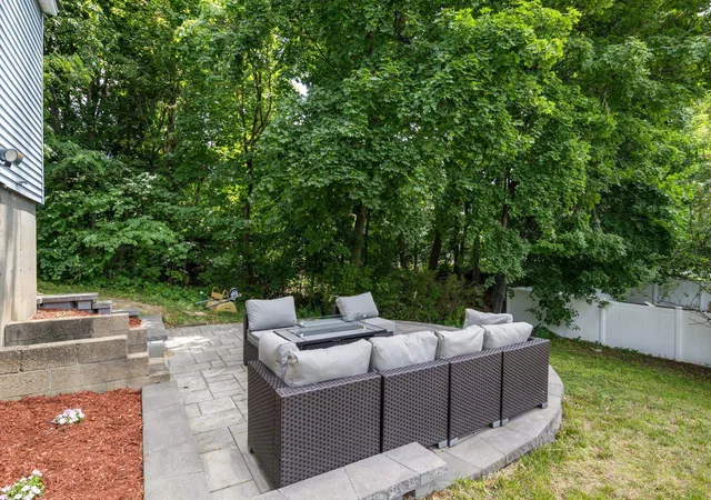 Photo 3 of Single family home for sale at 493 Laurel St, Manchester, NH 03103 | MLS# 5096571 | Listing updated on 2026-07-07