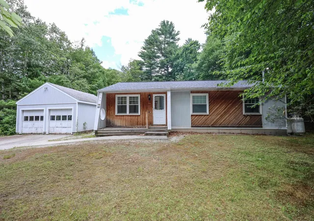 Homes for sale in Hooksett, NH | 60 Farmer Rd, Hooksett, NH 03106 | MLS# 5096608